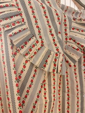 Vintage-Inspired Strawberry Stripe Ruffle Blouse - Cream & Red